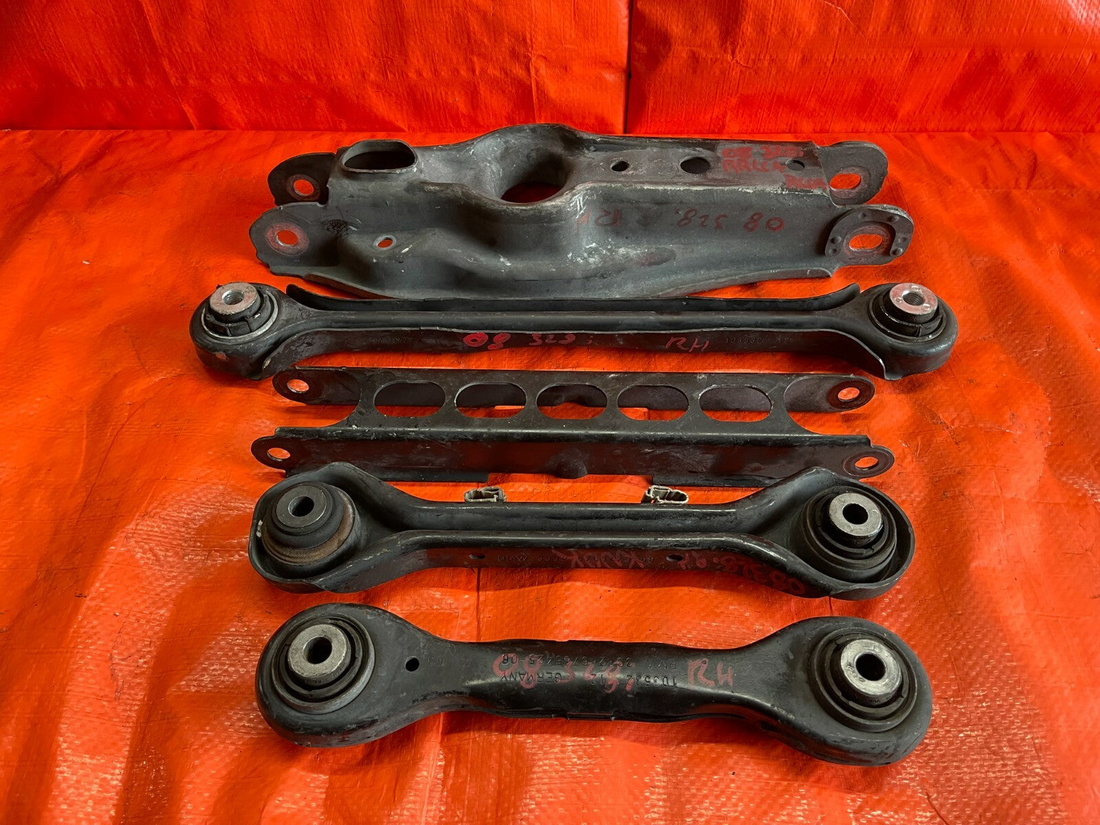 2008 08 BMW 328i   PASSENGER RIGHT REAR   CONTROL ARM SET   ARMS R RH   OEM OE7