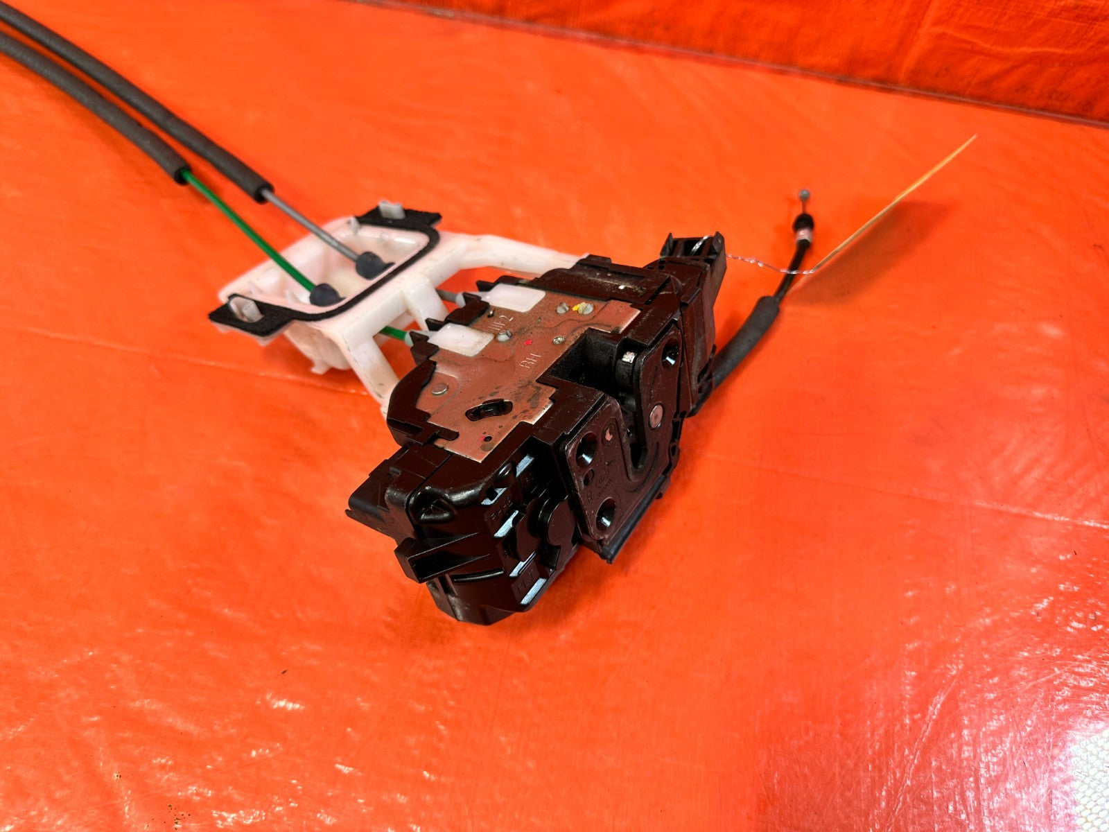 10 16 HYUNDAI GENESIS COUPE   PASSENGER RIGHT FRONT DOOR LOCK ACTUATOR   OEM 2993