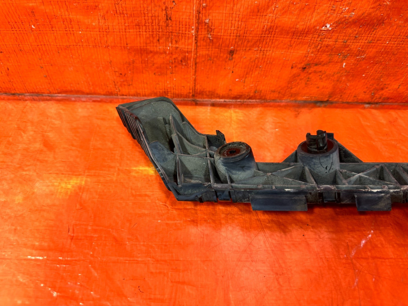 09 11 MAZDA RX8 RX 8  RIGHT REAR BUMPER BRACKET RETAINER CLIP OEM 3037
