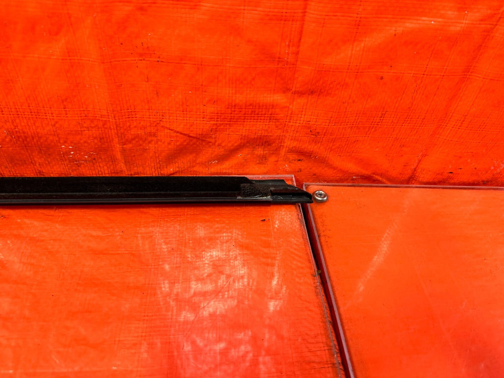 13 20 SUBARU BRZ   DRIVER LEFT EXTERIOR WINDOW GLASS TRIM   OEM #29211