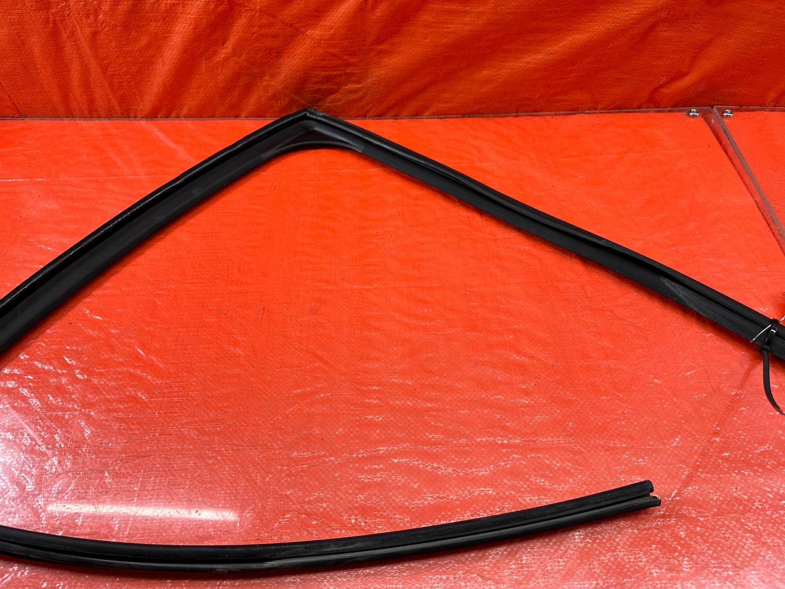 14 20 INFINITI Q50   PASSENGER RIGHT REAR DOOR GLASS RUN CHANNEL   OEM #2159