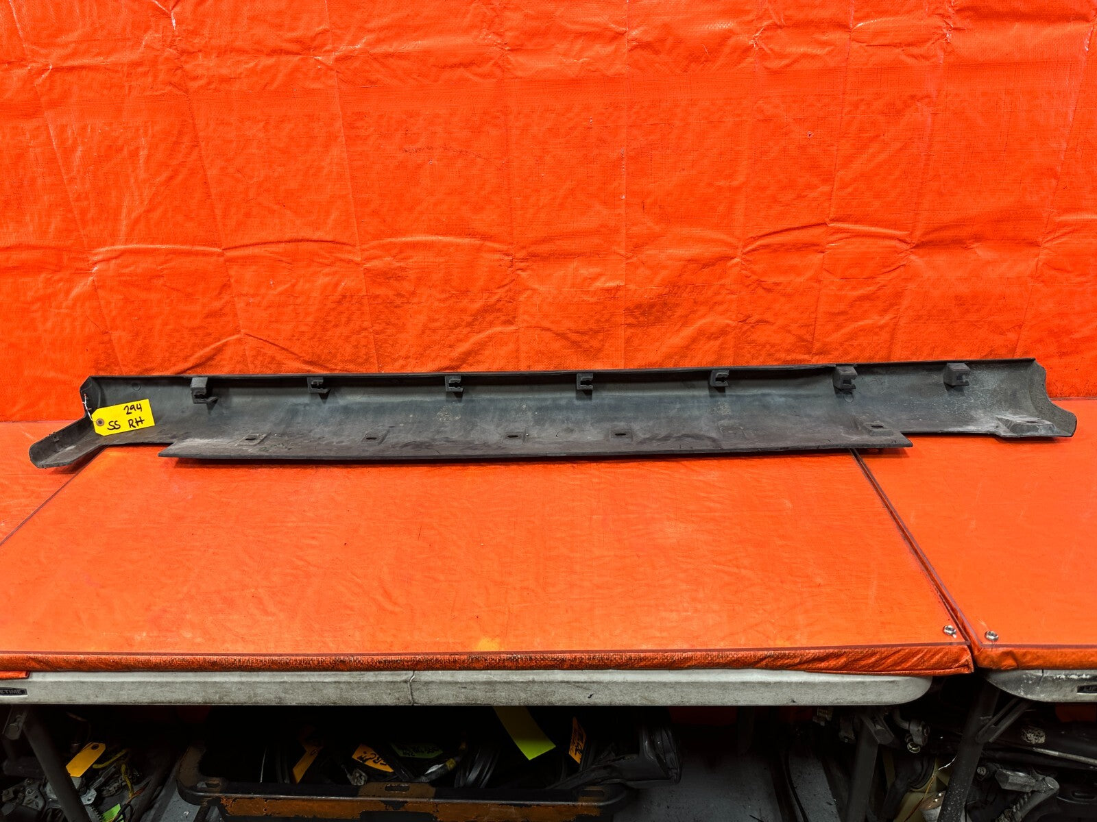 93 97 HONDA DEL SOL   SIDE SKIRT ROCKER MOLDING TRIM   RIGHT SIDE   OEM #2943