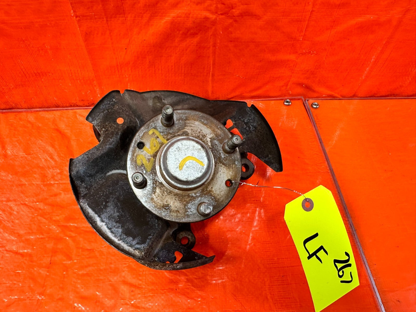 90 93 MAZDA MX 5 MIATA   DRIVER LEFT FRONT SPINDLE KNUCKE HUB NON ABS OEM #2678