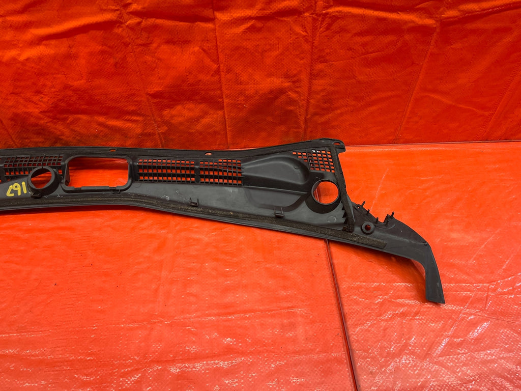 98 02 HONDA ACCORD   WINDSHIELD WIPER COWL TRIM PLASTIC   OEM FACTORY #16711
