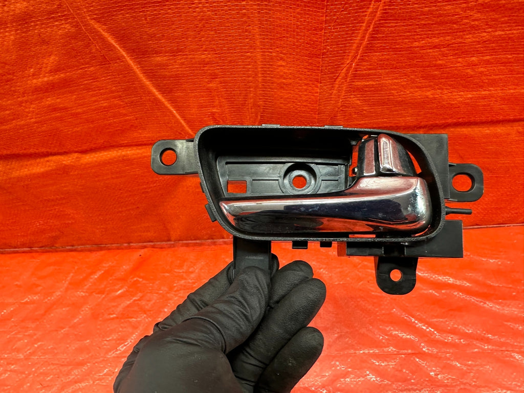 08 15 INFINITI G37 Q60 COUPE   PASSENGER RIGHT INTERIOR DOOR HANDLE   OEM #1906