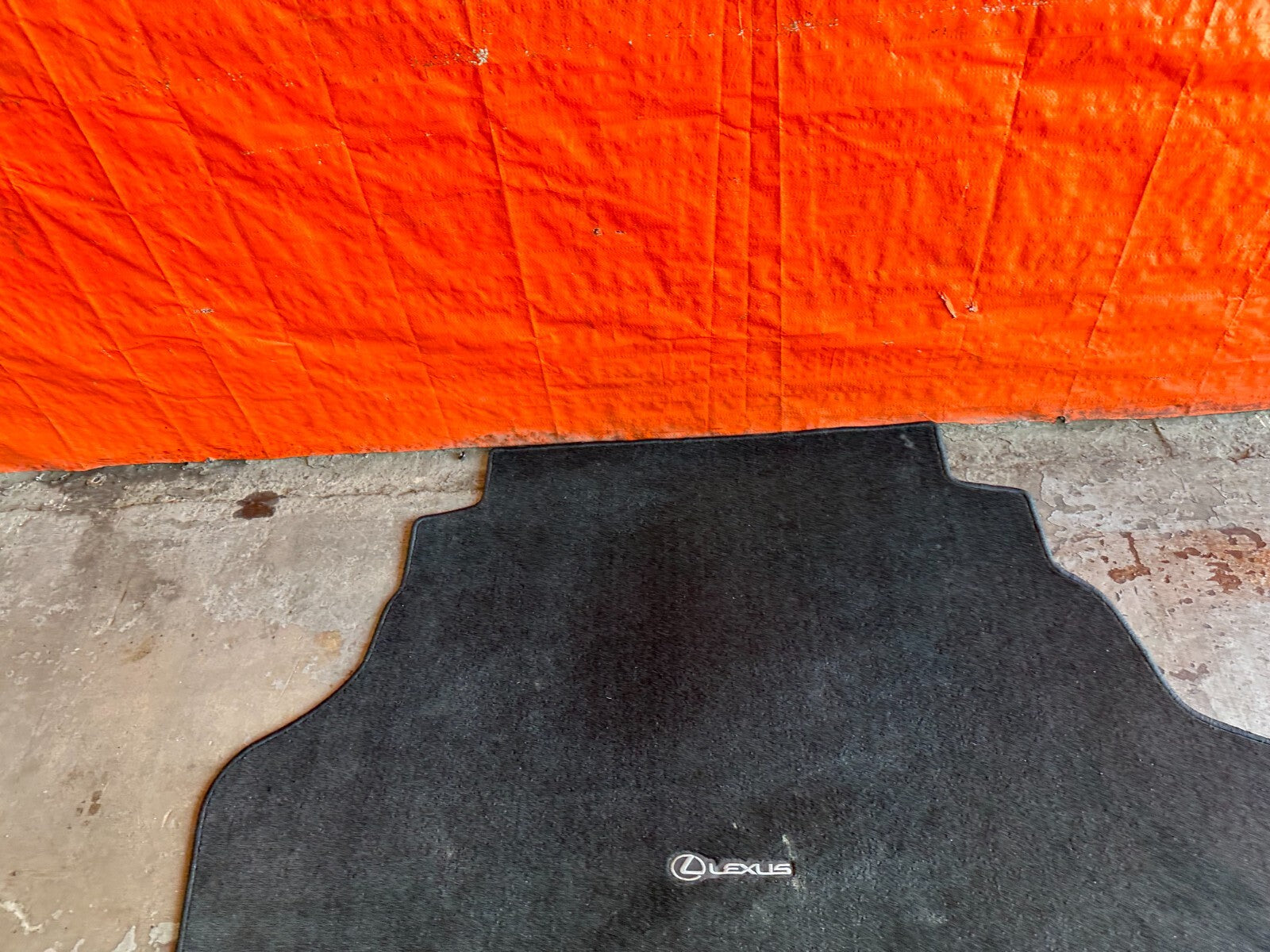 2009 09 LEXUS ES350   TRUNK CARPET RUG MAT W/ LEXUS LOGO   OEM FACTORY #2447