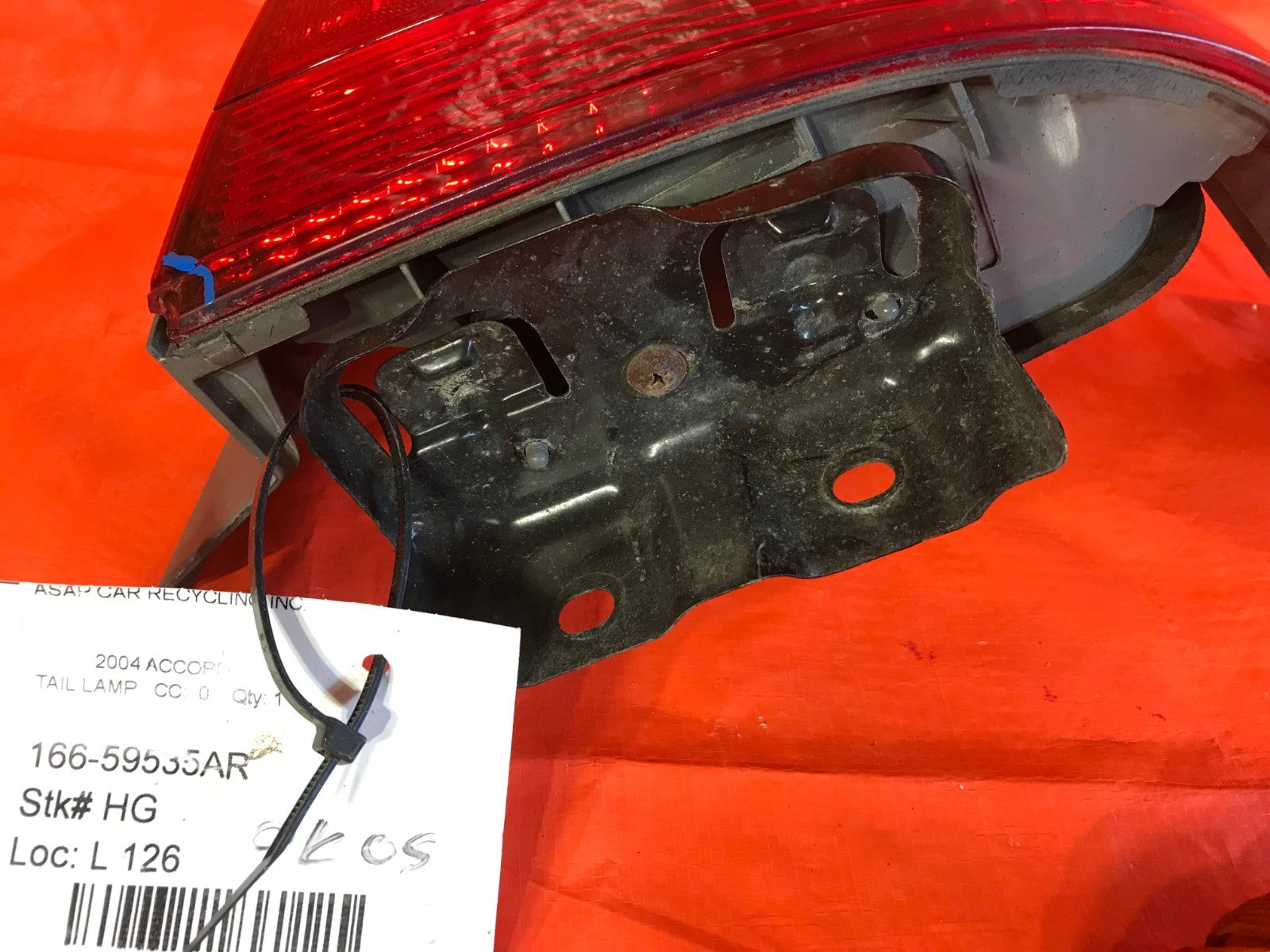 OEM 2004 04 HONDA ACCORD SEDAN PASSENGER RIGHT OUTER TAIL LIGHT LAMP   ALL RED5