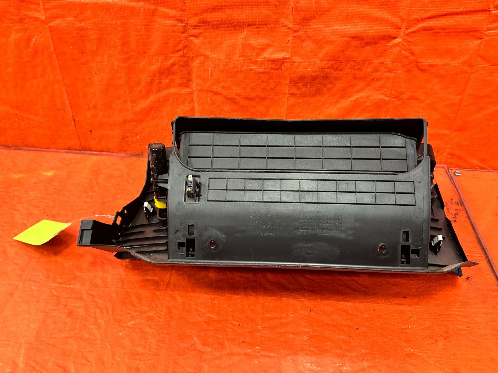 13 16 HYUNDAI GENESIS COUPE   GLOVE BOX ASSEMBLY   BLACK COLOR   OEM #2992
