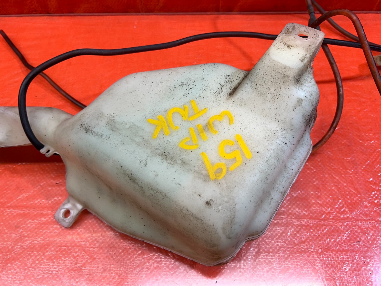 94 96 ACURA INTEGRA SEDAN WINDSHIELD WIPER RESERVOIR TANK W/ MOTOR & LINES #15916
