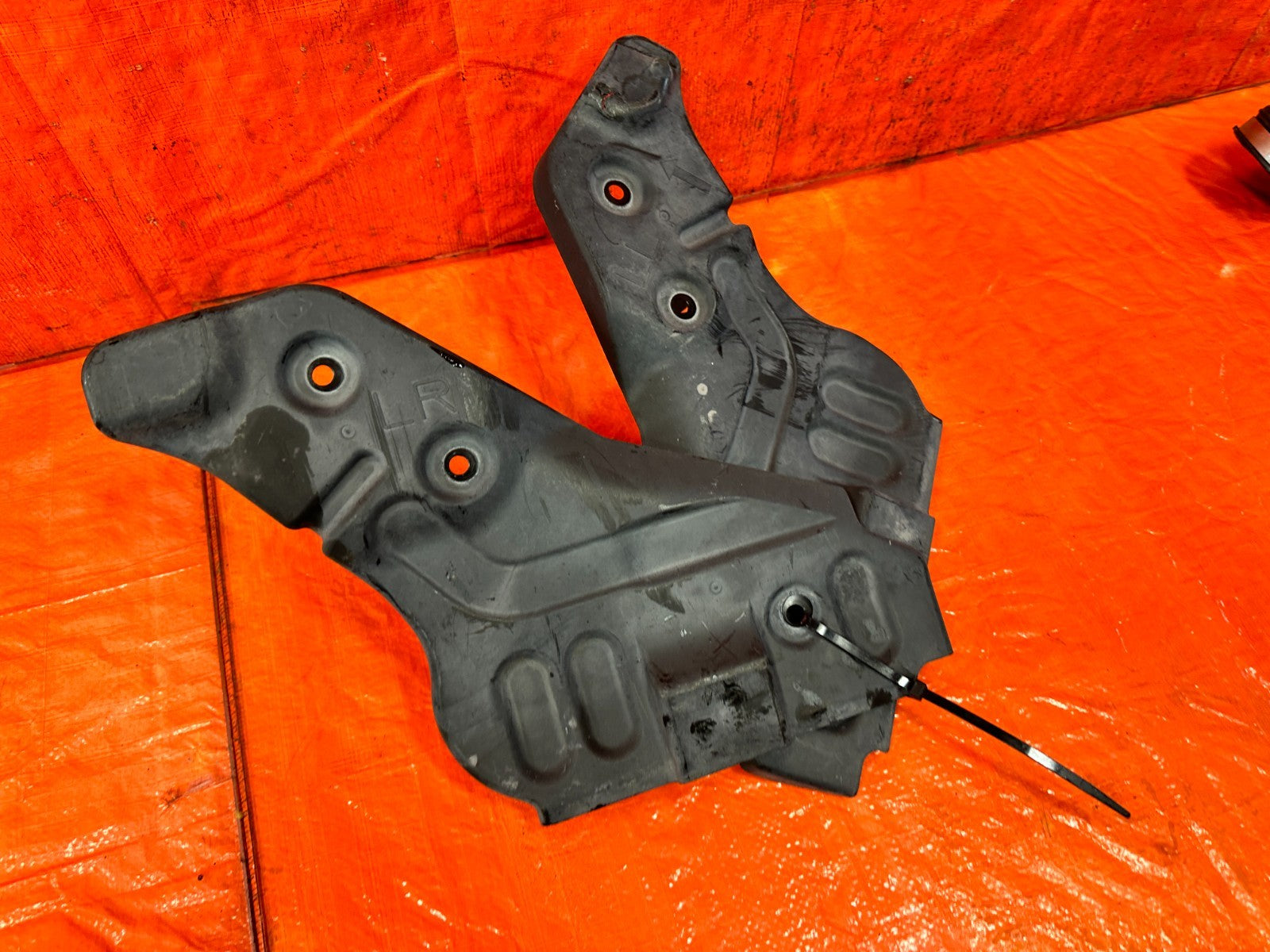 08 15 INFINITI G37 & Q60 COUPE LEFT AND RIGHT REAR SUBFRAME BRACKET DUST SHIELDS12