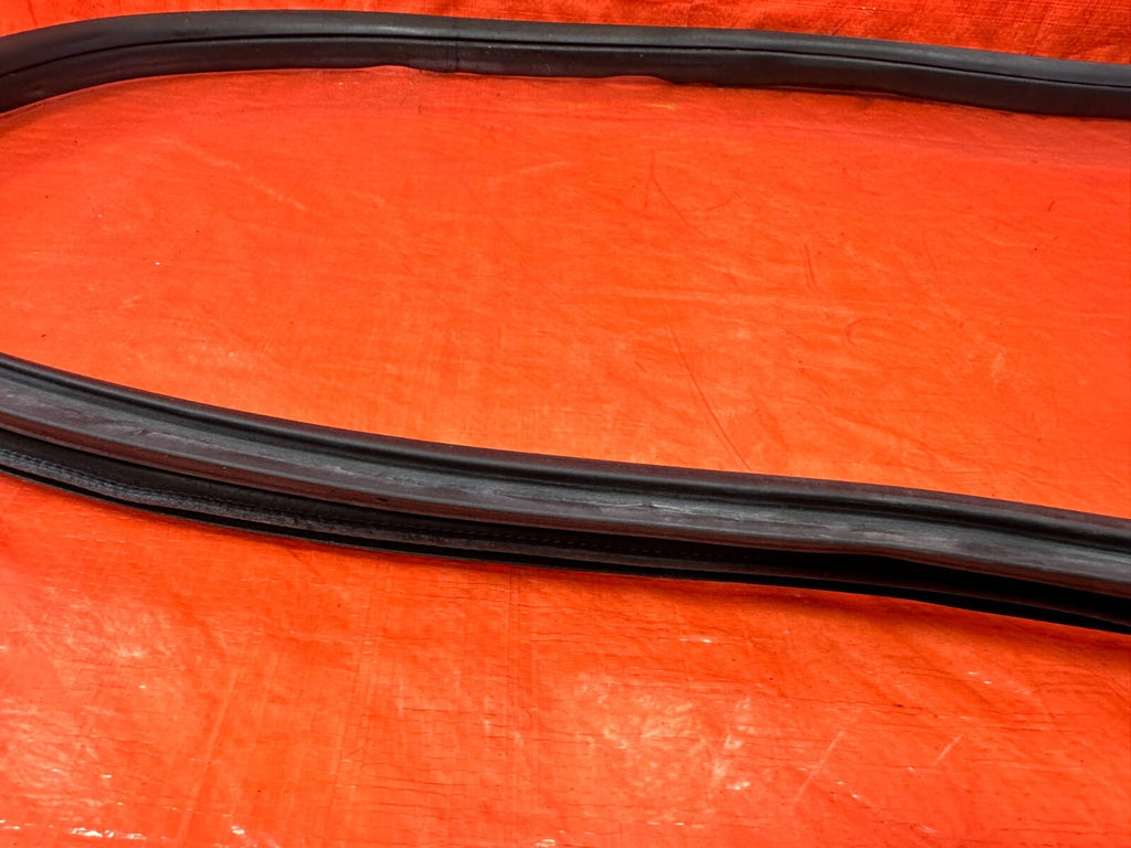 04 08 ACURA TSX   LEFT REAR   DOOR TO CHASSIS WEATHER STRIP OPEN TRIM OEM #2759