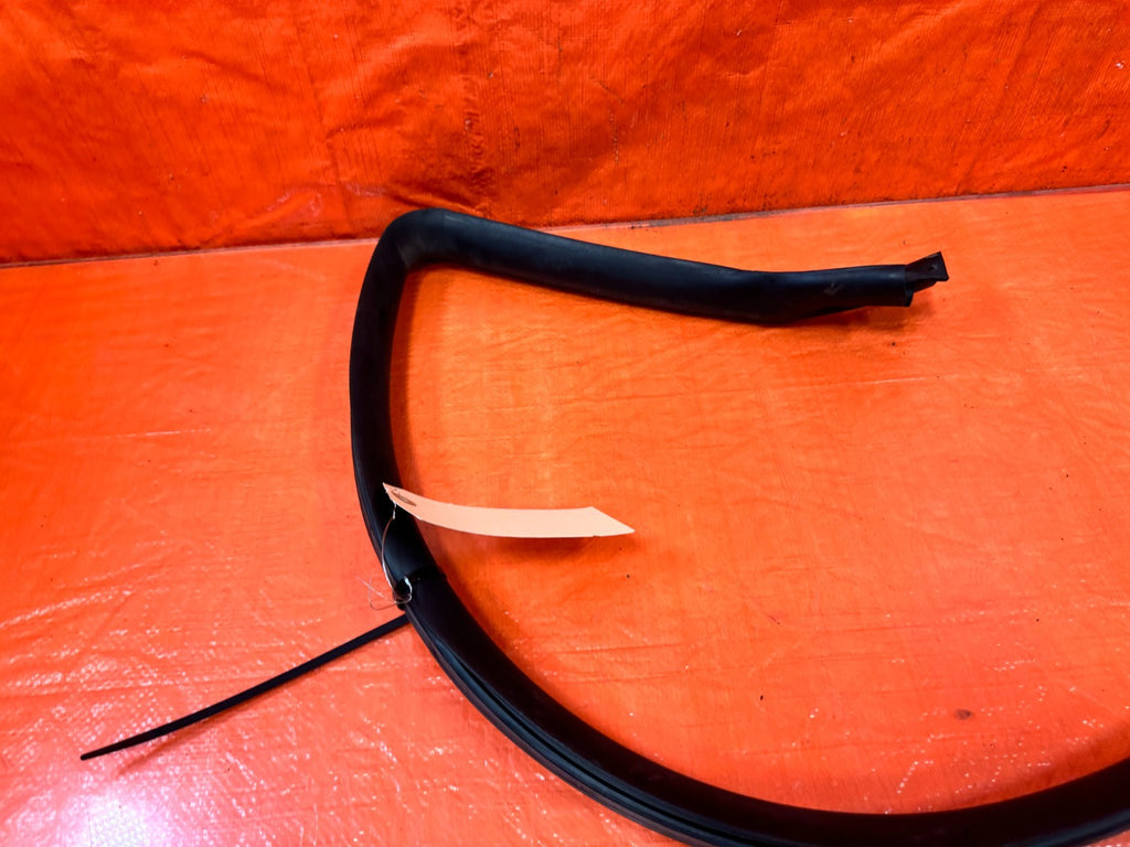 10 16 HYUNDAI GENESIS COUPE   RIGHT DOOR UPPER WEATHER STRIP SEAL OEM #32612