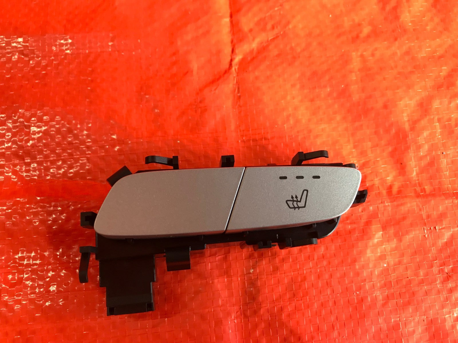 OEM 2015 15 MERCEDES BENZ C300 PASSENGER RIGHT FRONT SEAT WARMER SWITCH1
