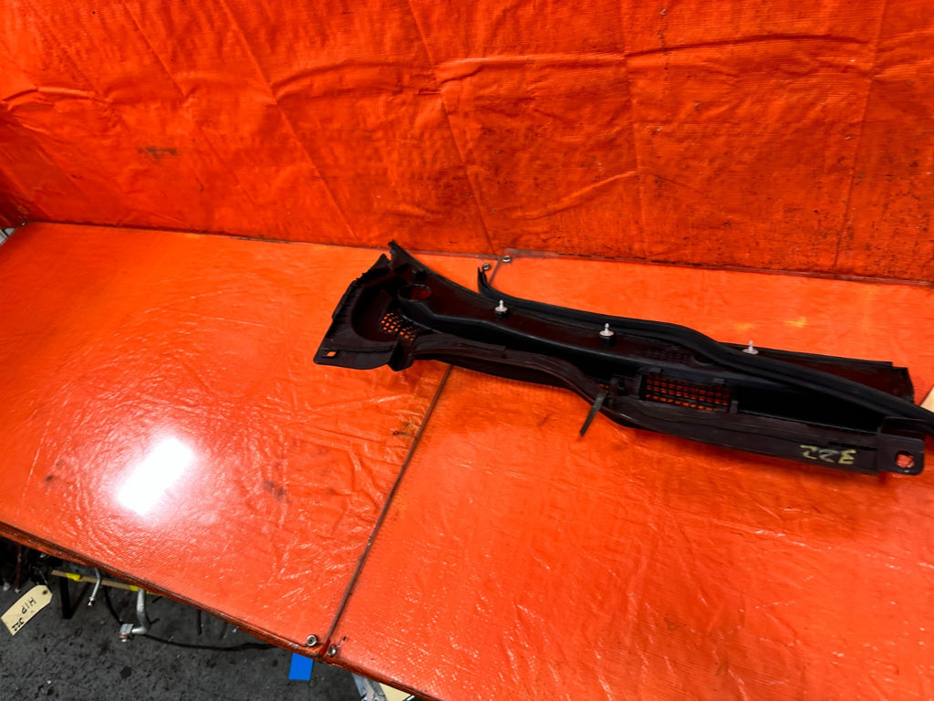 04 05 ACURA TSX   WINDSHIELD WIPER COWL TRIM PLASTIC   OEM FACTORY #32213