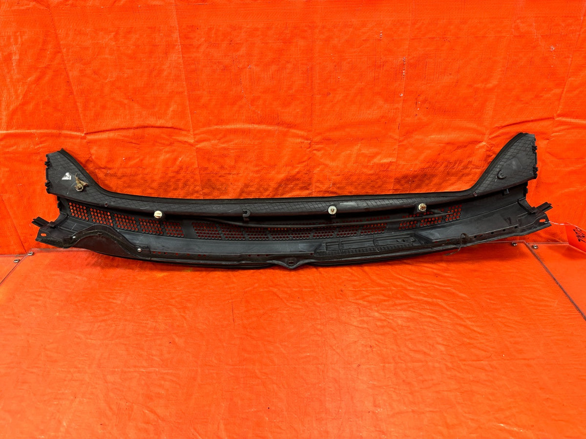 06-11 CIVIC 4D SEDAN - CENTER WINDSHIELD WIPER COWL TRIM PLASTIC OE OEM FLAW 3006
