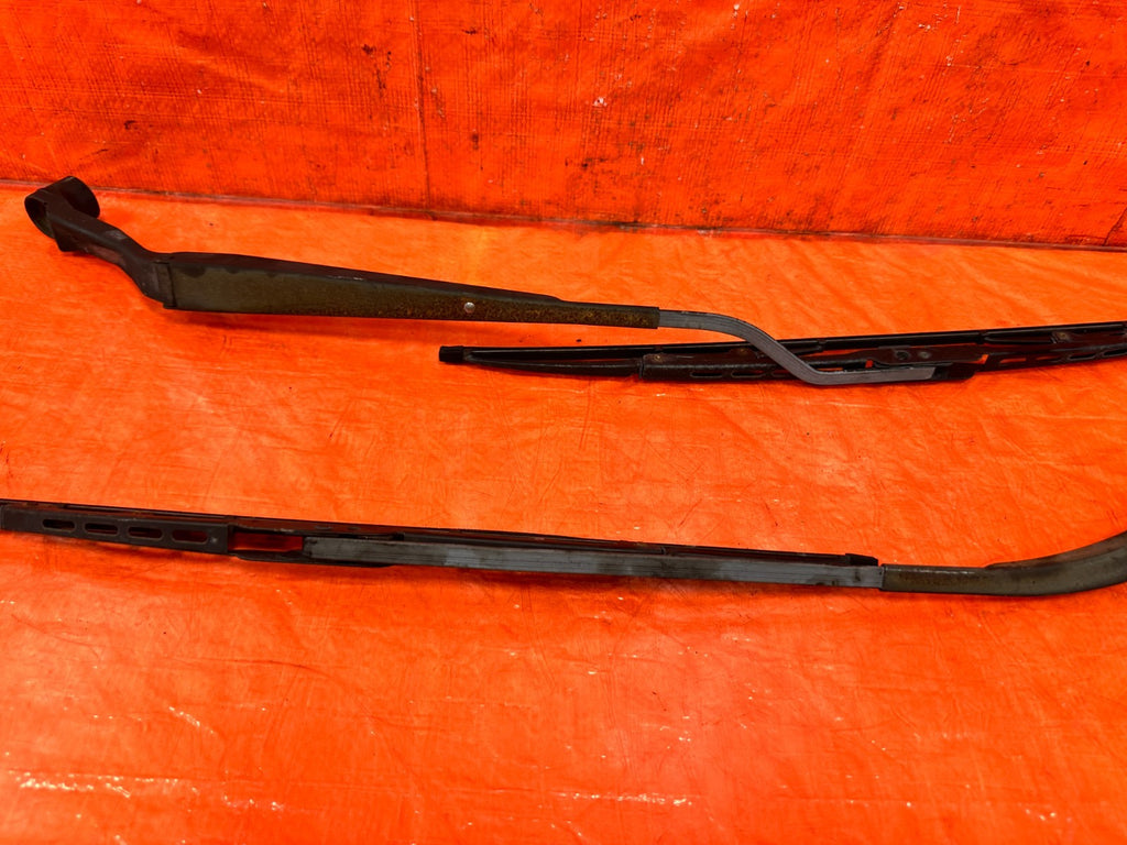 04 11 MAZDA RX8 RX 8   LEFT & RIGHT WINDSHIELD WIPER ARMS   OEM FACTORY #3033