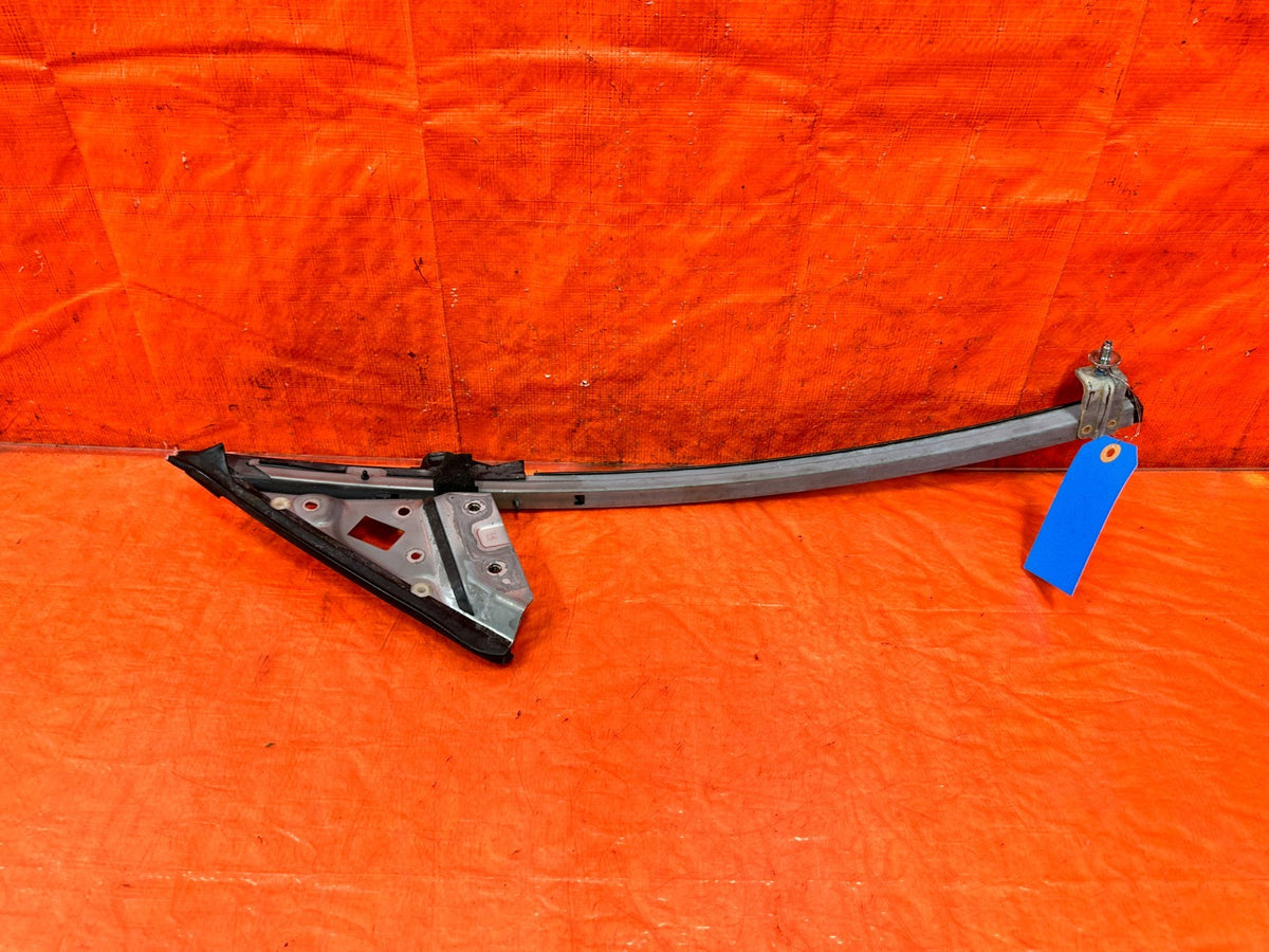 09-15 INFINITI G37 CONVERTIBLE - RIGHT - DOOR SASH GUIDE TRIANGLE OEM 3103