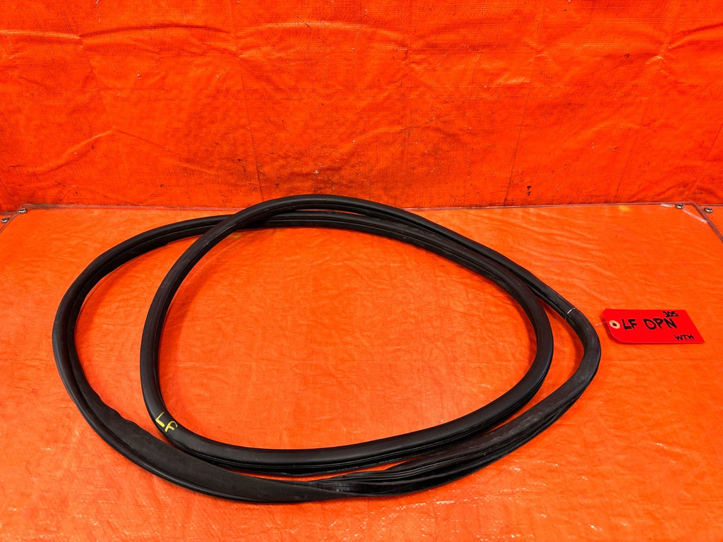 09 14 ACURA TSX   PASSENGER RIGHT FRONT DOOR TO CHASSIS OPEN TRIM SEAL OEM 3050