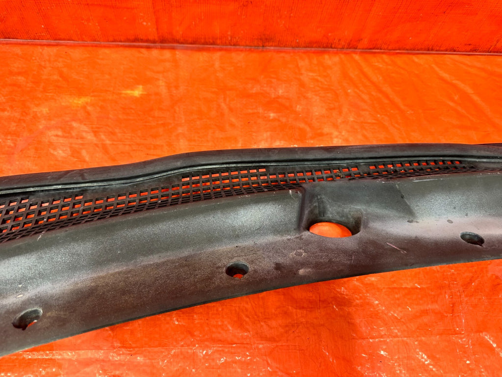 93 97 HONDA DEL SOL  WINDSHIELD WIPER COWL TRIM PLASTIC   OEM FACTORY #2725