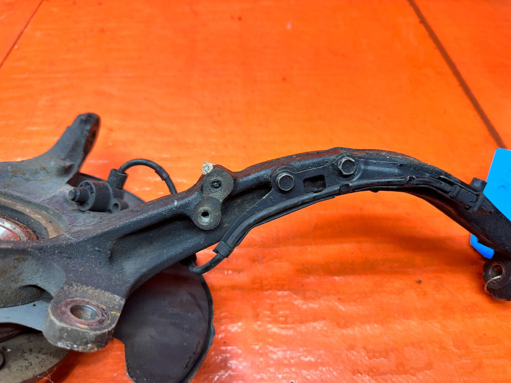 97 01 HONDA PRELUDE 2.2L LEFT DRIVER FRONT KNUCKLE SPINDLE  HUB OEM #32310