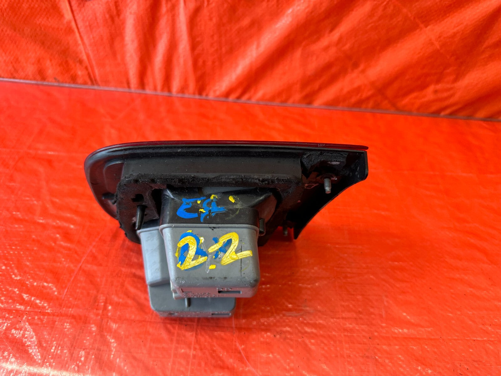 92 95 HONDA CIVIC   COUPE & SEDAN DRIVER LEFT TRUNK INNER TAIL LIGHT LAMP  OEM 17
