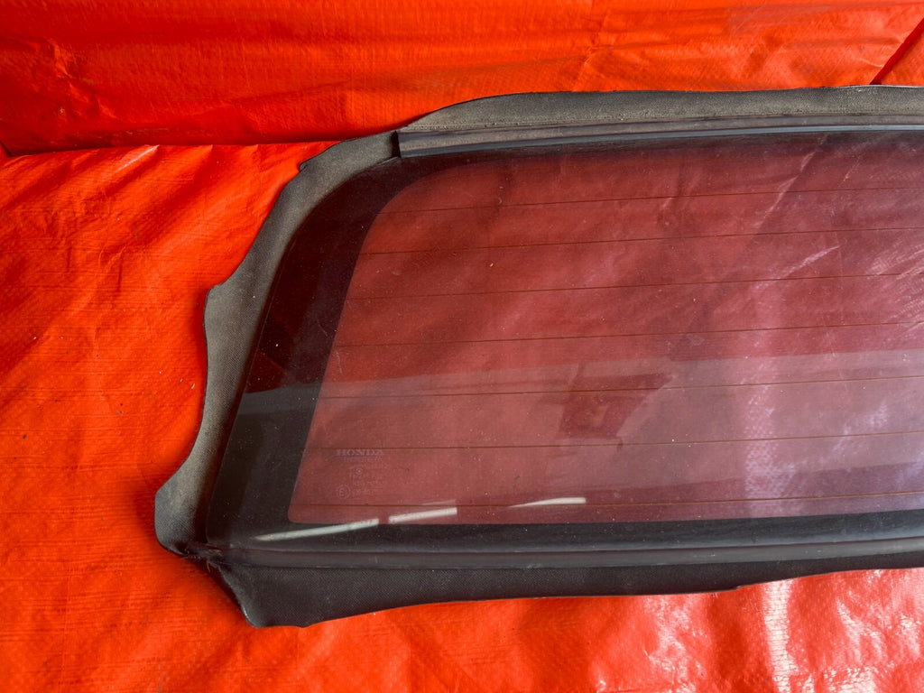 02 09 HONDA S2000   SOFT TOP CONVERTIBLE   GENUINE REAR GLASS W/ HONDA STAMP OEM8