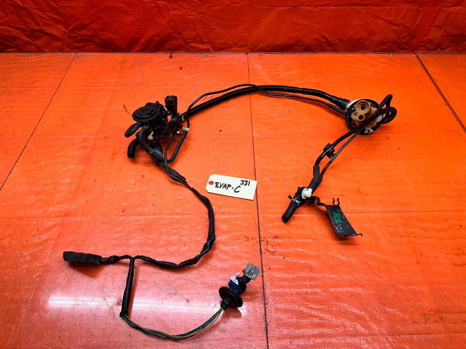 98 01 ACURA INTEGRA OVER VENT SHUT VALVE W/ ALL LINES AND HARNESS OEM 3310