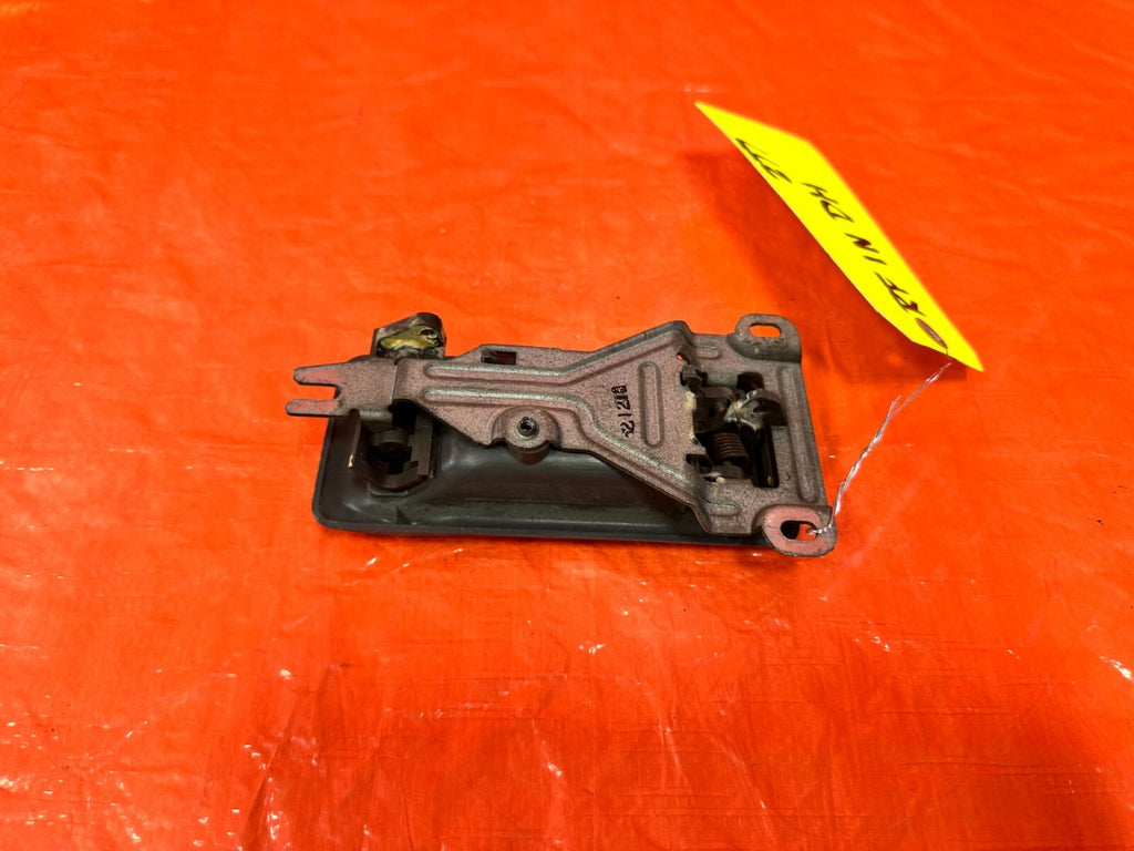 88 91 HONDA CRX PASSENGER RIGHT INTERIOR DOOR HANDLE W/ TRIM BLAK COLOR OEM #2776