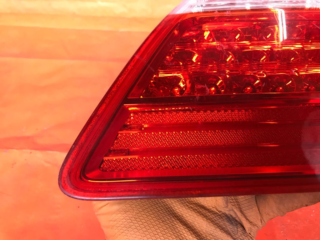 OEM 2009 2010 2011 HYUNDA GENESIS SEDAN PASSENGER RIGHT INNER TRUNK TAIL LIGHT1
