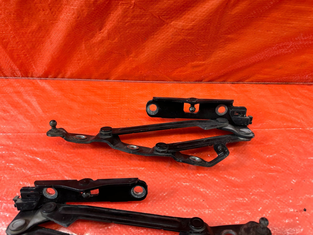 07 13 INFINITI G35 G37 SEDAN   LEFT AND RIGHT TRUNK HINGES   OEM FACTORY #1924