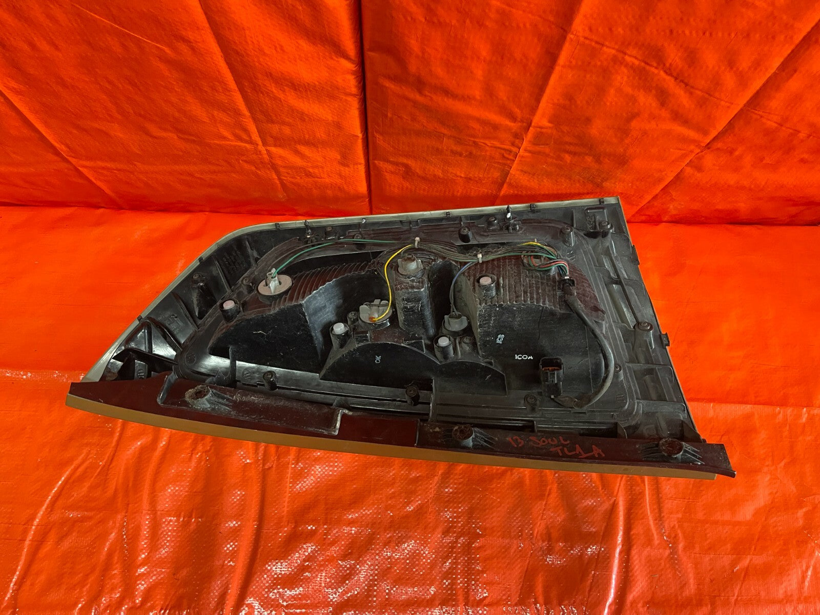 12 13 KIA SOUL   NON LED HALOGEN MODEL   DRIVER LEFT TAIL LIGHT LAMP   GREEN OEM9