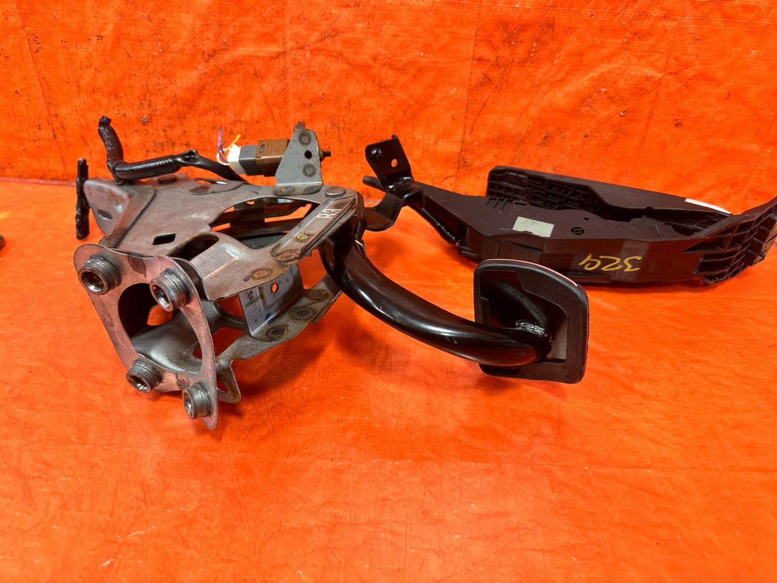 08 15 INFINITI G37 Q60 370Z ALUMINUM SPORT GAS BRAKE PEDALS PAD SET AUTO #32911