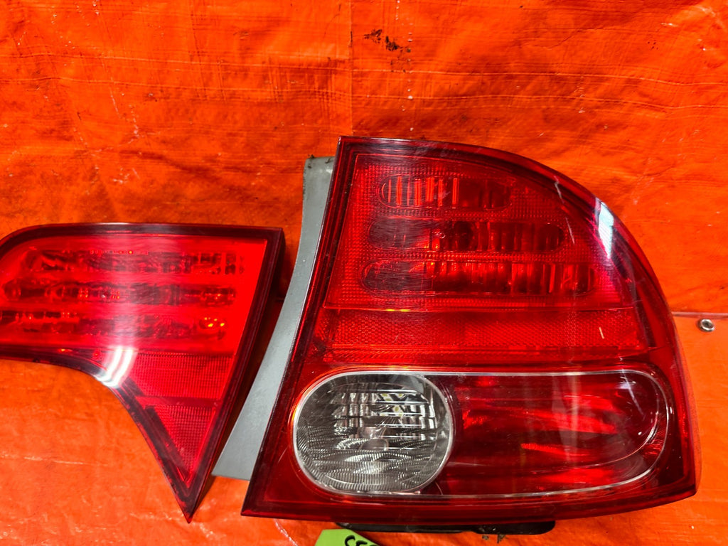 06 08 HONDA CIVIC   4 DOOR SEDAN COMPLET TAIL LIGHT TAIL LAMP SET ALL 4 OEM 3004