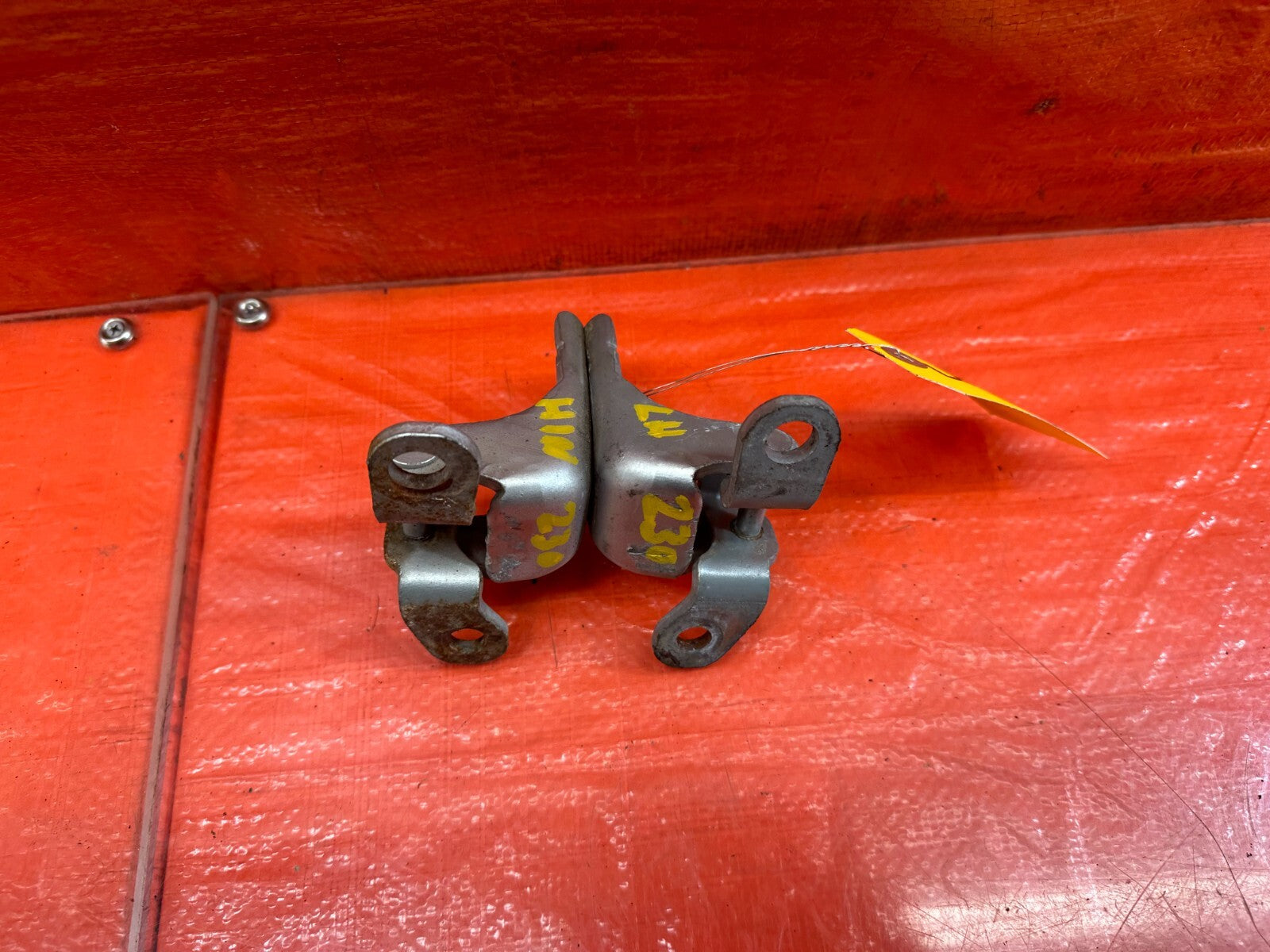 02 05 HONDA CIVIC SI EP3 HATCHBACK DOOR HINGE SET UPPER & LOWER   LEFT   OEM 2304