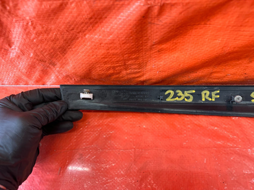 92 93 HONDA CIVIC COUPE & HATCH PASSENGER RIGHT DOOR SASH TRIM MOLDING STRIP 2357