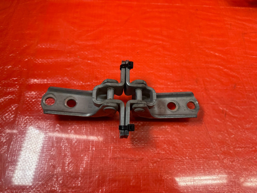 08 15 LANCER EVOLUTION X EVO 10   DOOR HINGE SET UPPER & LOWER RIGHT FRONT 2140