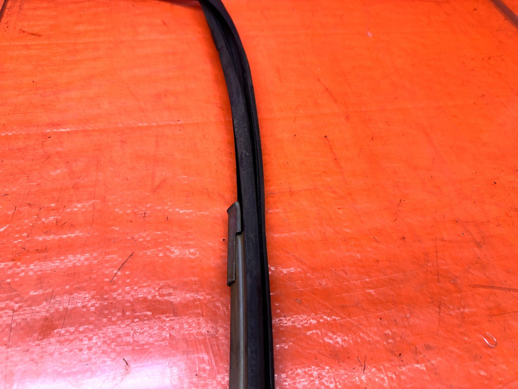 1994-2001 ACURA INTEGRA 2D PASSENGER RIGHT DOOR WINDOW RUN CHANNEL OEM #3496