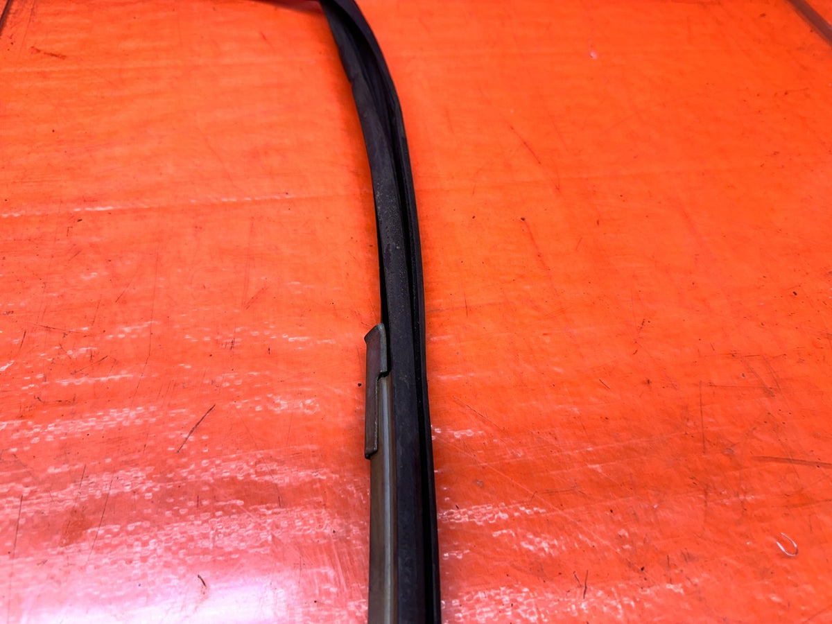 1994-2001 ACURA INTEGRA 2D PASSENGER RIGHT DOOR WINDOW RUN CHANNEL OEM #3496