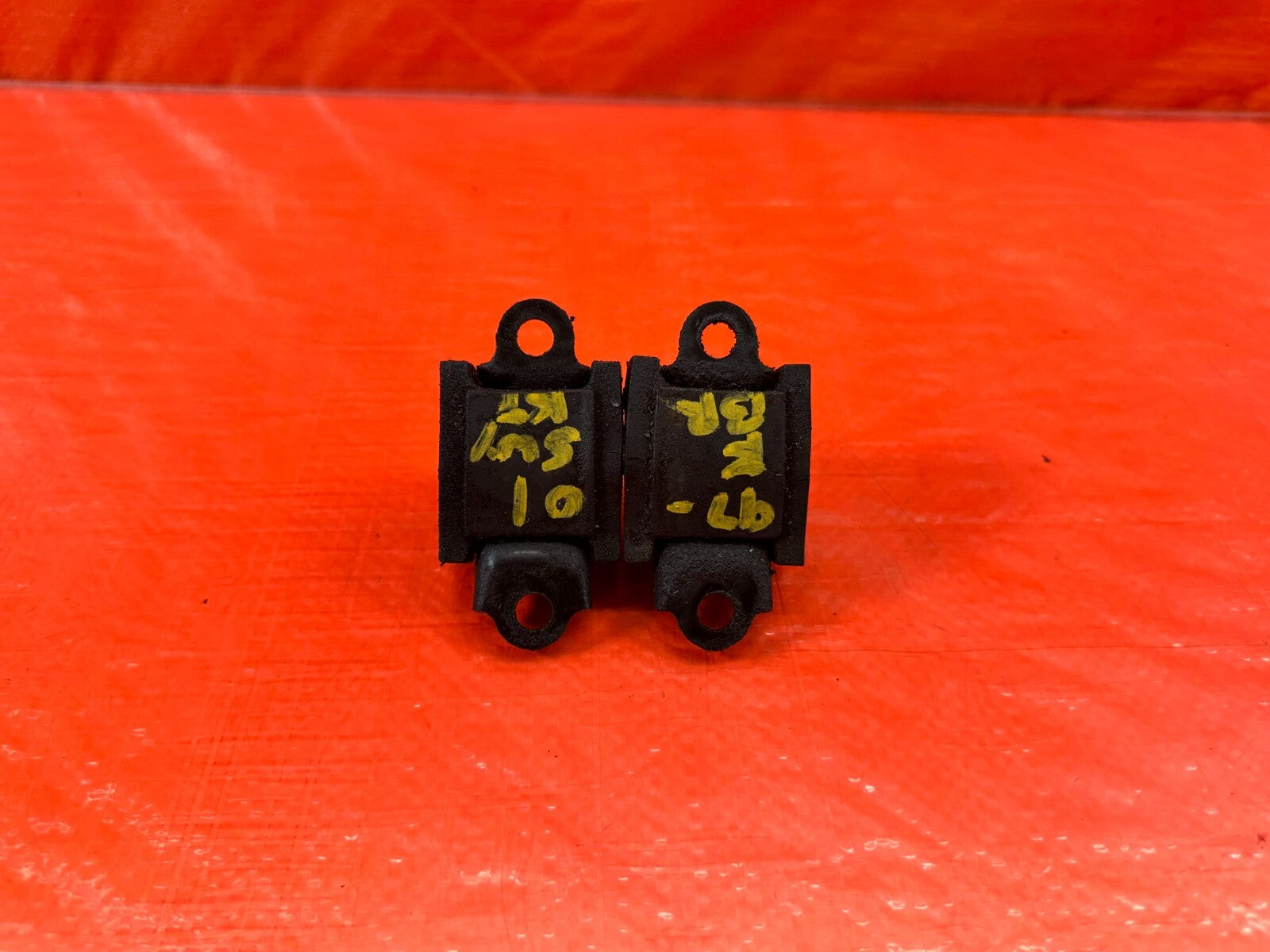 97 01 HONDA CR V CRV   FRONT SWAY BAR BRACKET SET W/ BUSHOMGS   OEM #CRV4