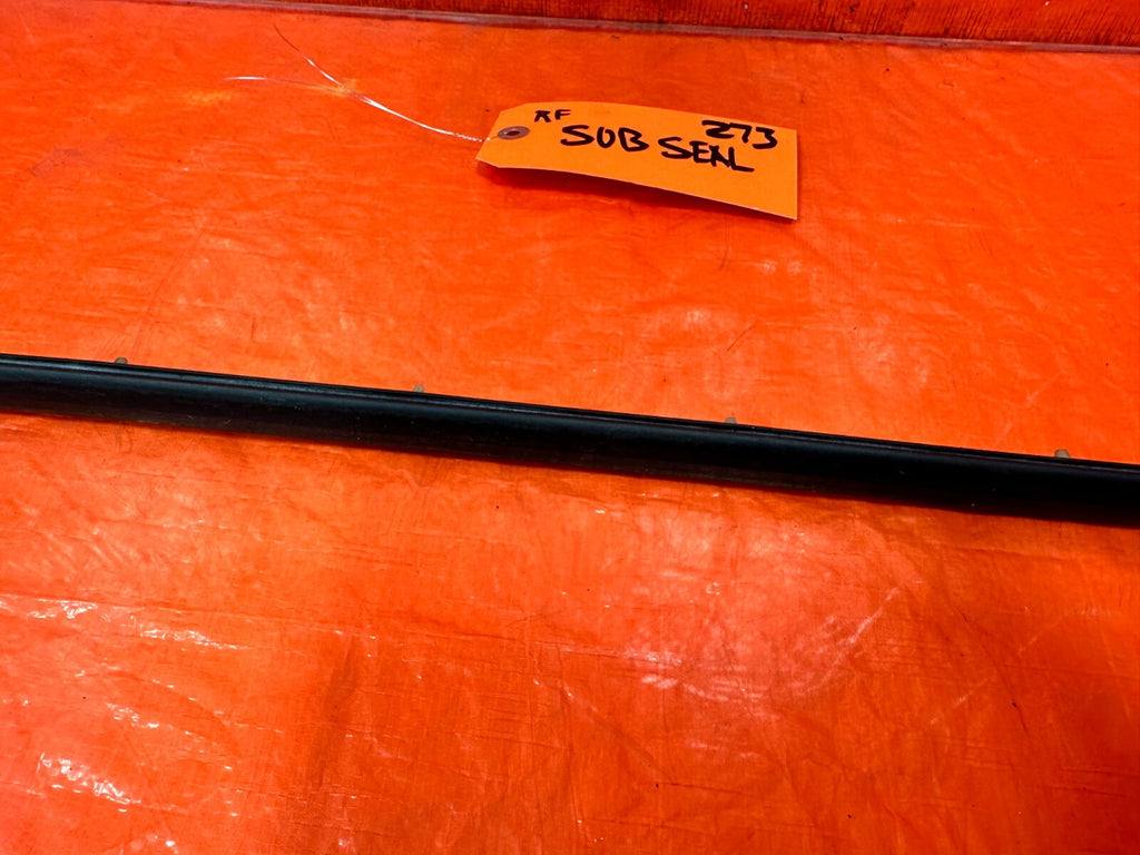 92 96 HONDA PRELUDE   LEFT OR RIGHT   LOWER DOOR SEAL WEATHER STRIP   OEM #273 110