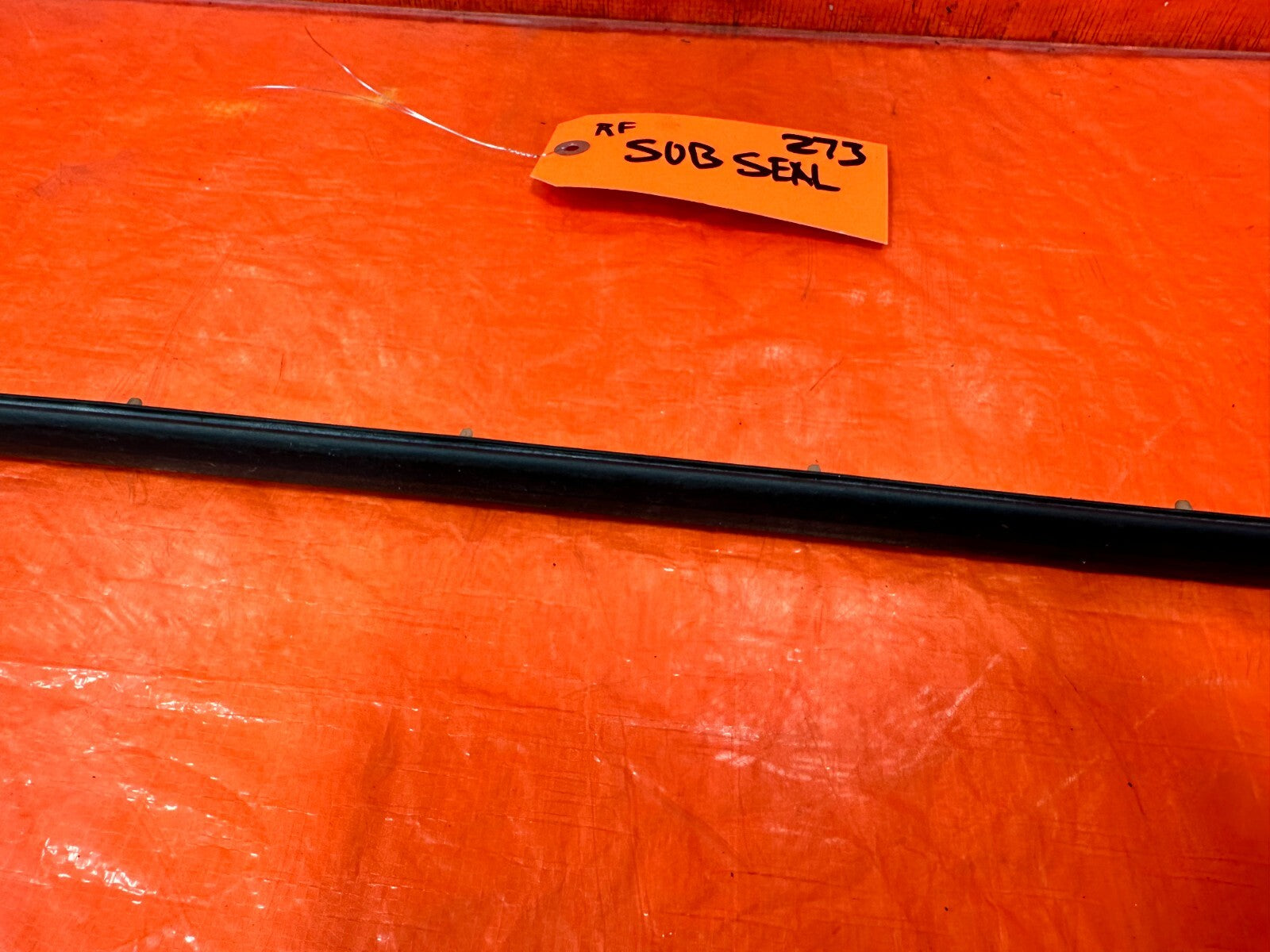92 96 HONDA PRELUDE   LEFT OR RIGHT   LOWER DOOR SEAL WEATHER STRIP   OEM #273 110