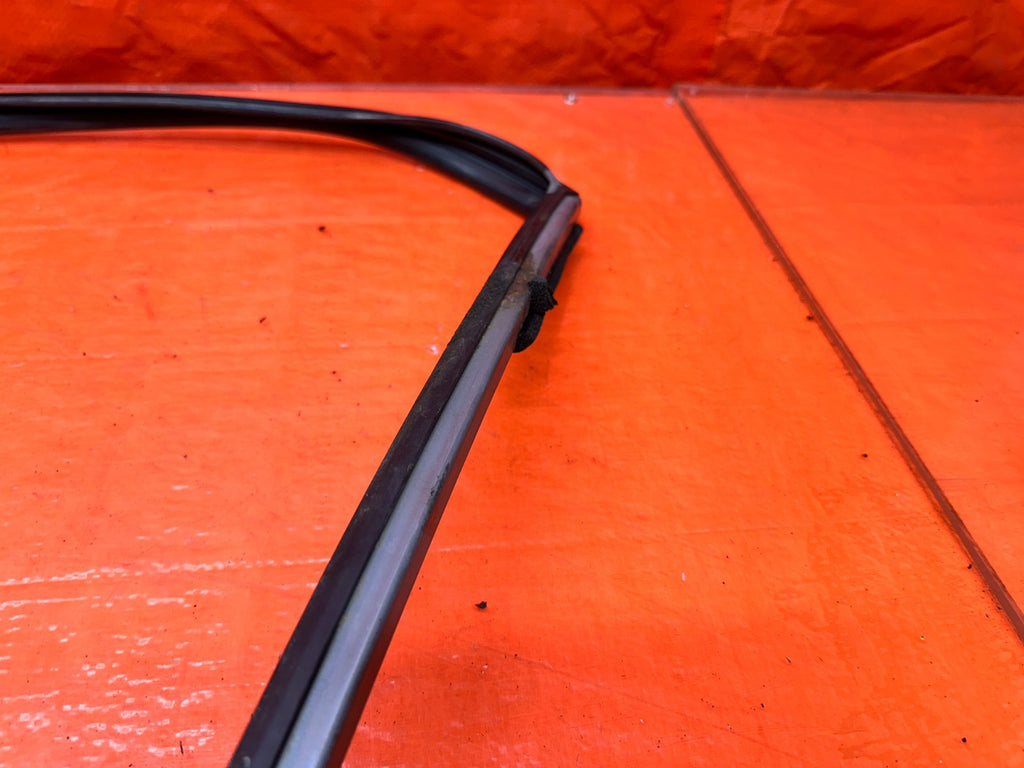 02 06 ACURA RSX RIGHT PASSENGER DOOR WINDOW RUN CHANNEL SEAL OEM #06RSX4