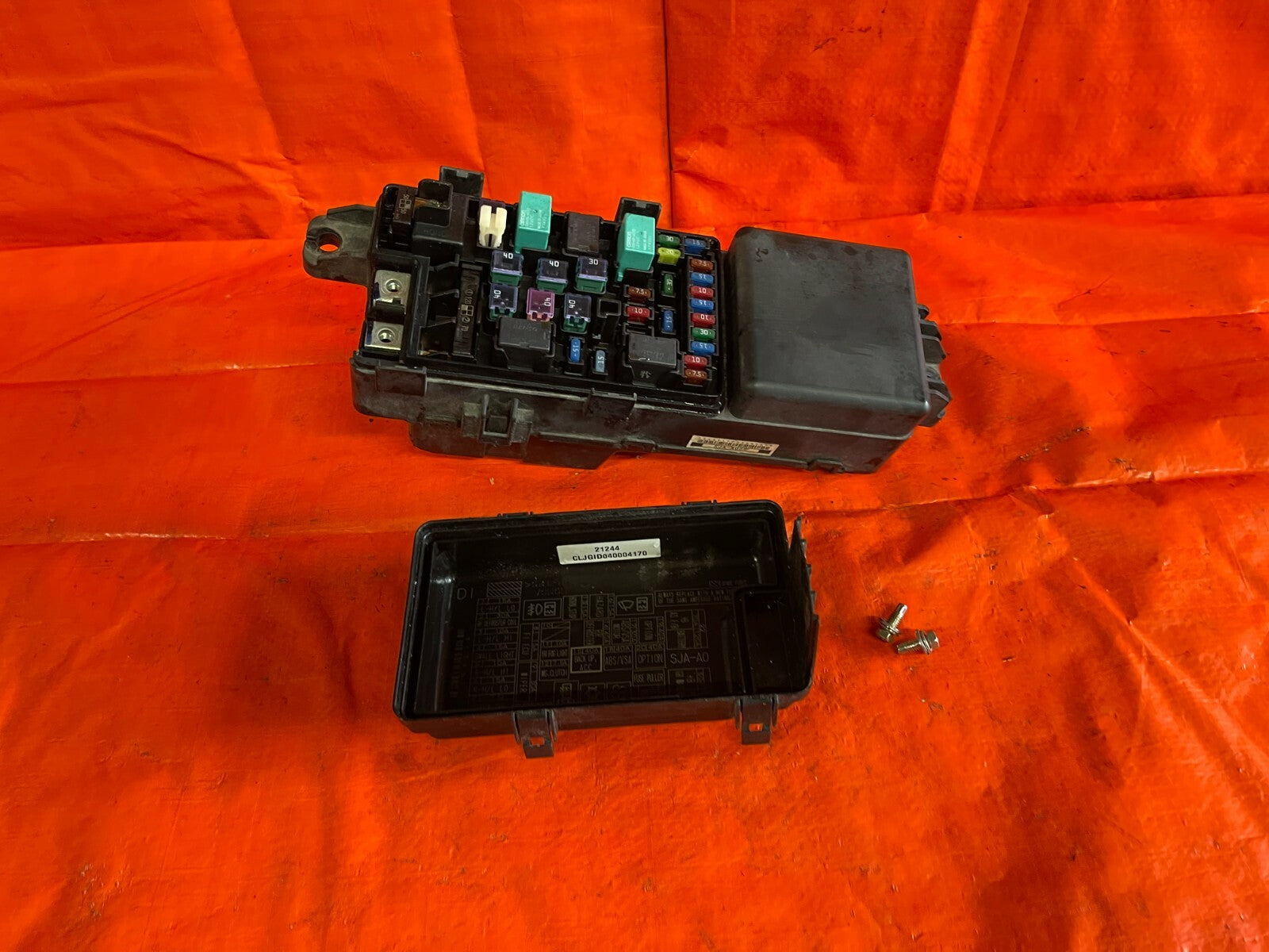 09 12 ACURA RL   EXTERIOR UNDER HOOD ENGINE BAY   FUSE BOX PANEL   OEM FACTORY5