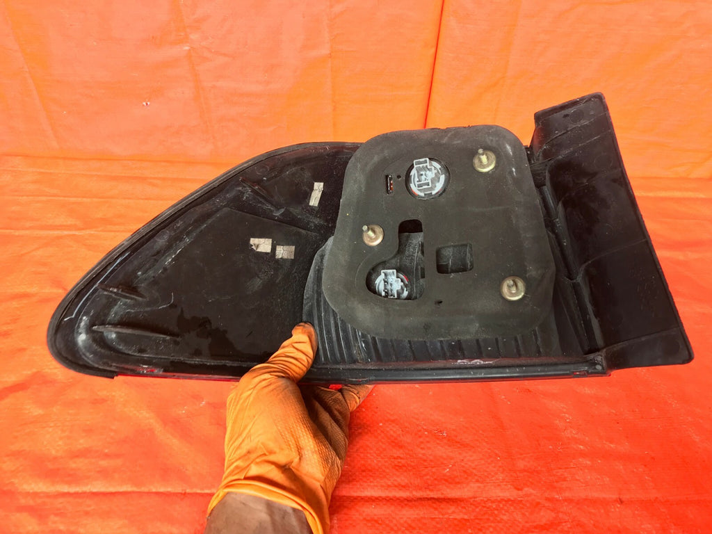 OEM 1998 98 HONDA ACCORD SEDAN PASSENGER RIGHT OUTER TAIL LIGHT LAMP R RH 4DR5