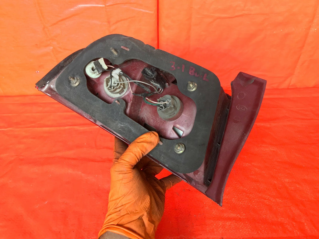 OEM 2001 2002 01 02 KIA OPTIMA PASSENGER RIGHT OUTER TAIL LIGHT LAMP 7
