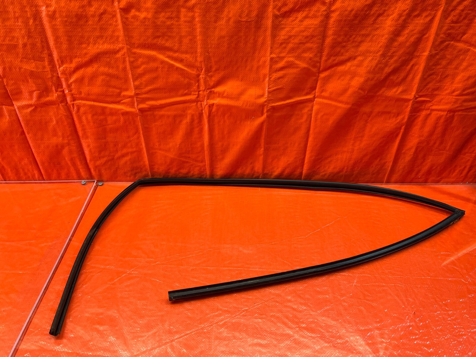 06 11 CIVIC 4D SEDAN   PASSENGER RIGHT FRONT WEATHER STRIP RUN CHANNEL OEM #2209