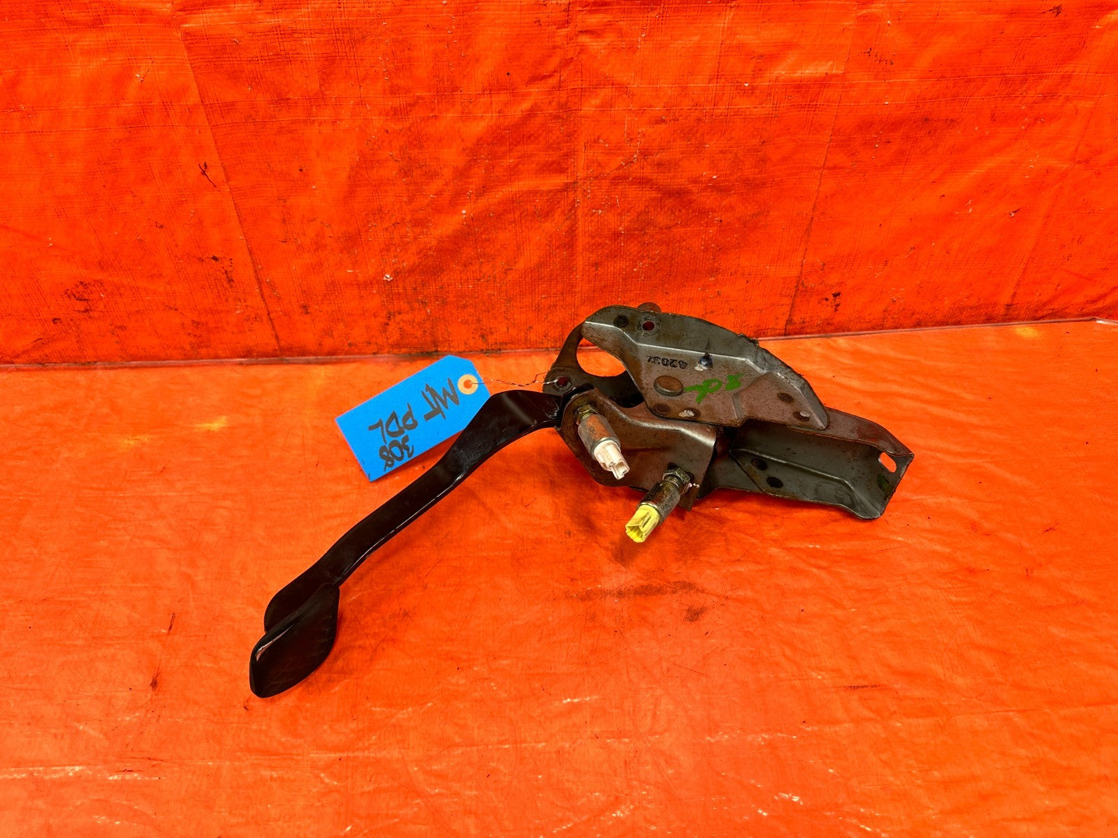 02 05 HONDA CIVIC SI EP3 HATCHBACK   CLUTCH PEDAL ASSEMBLY   OEM #3081