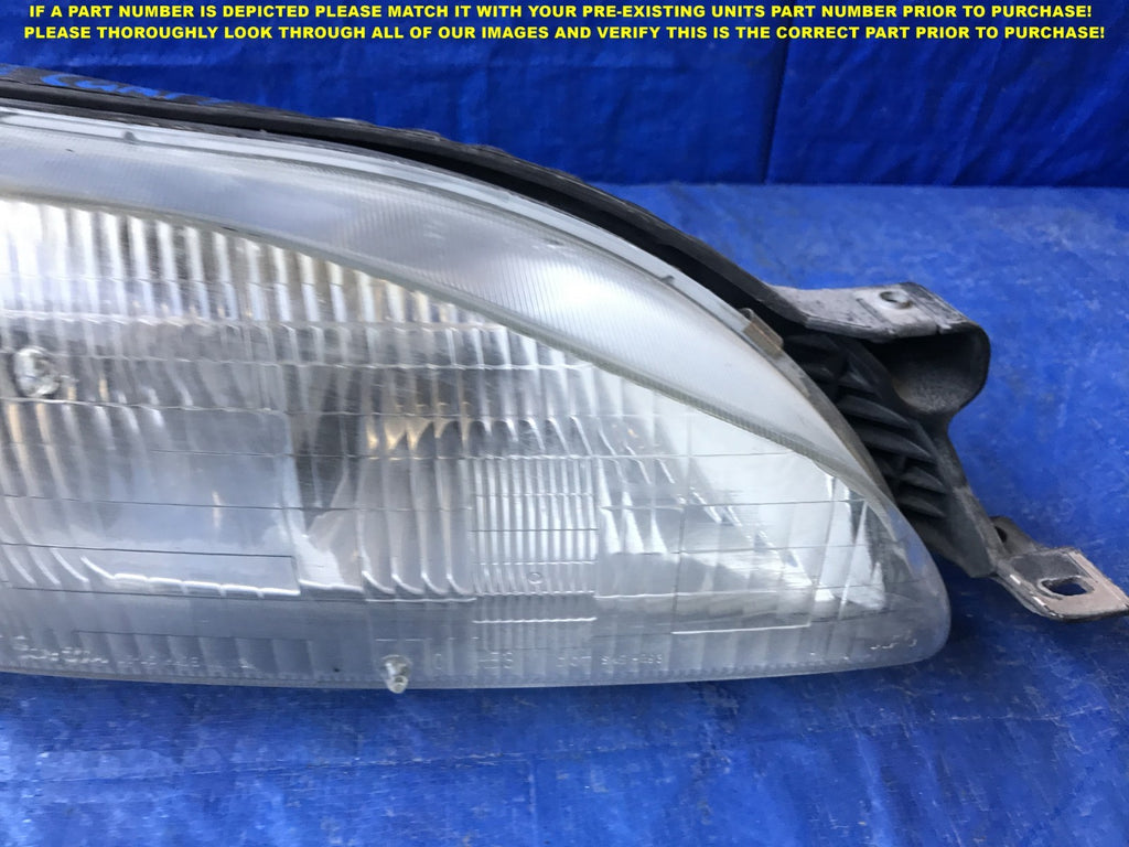 OEM 1995 1996 95 96 TOYOTA CAMRY   PASSENGER RIGHT HEADLIGHT   1 BAD TAB 1
