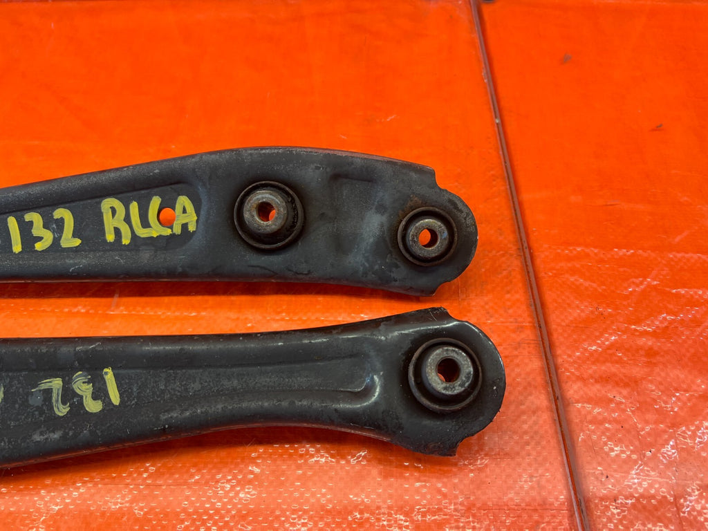 96 00 HONDA CIVIC   REAR LOWER CONTROL ARM SET   LEFT & RIGHT LOWER ARMS OEM 1324