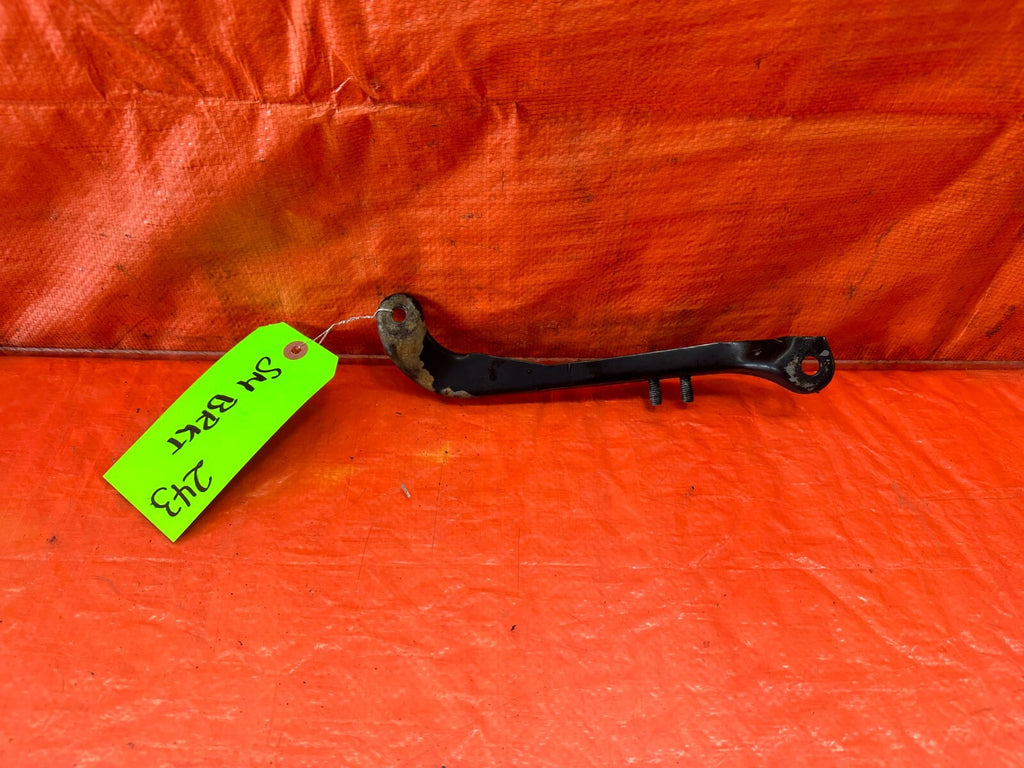 88 91 HONDA CRX DX   D15B2 EXHAUST MANIFOLD BRACKET   OEM FACTORY #2430